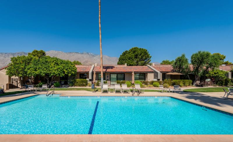 Resort-style pool at Palm Springs Midtown Oasis monthly rental