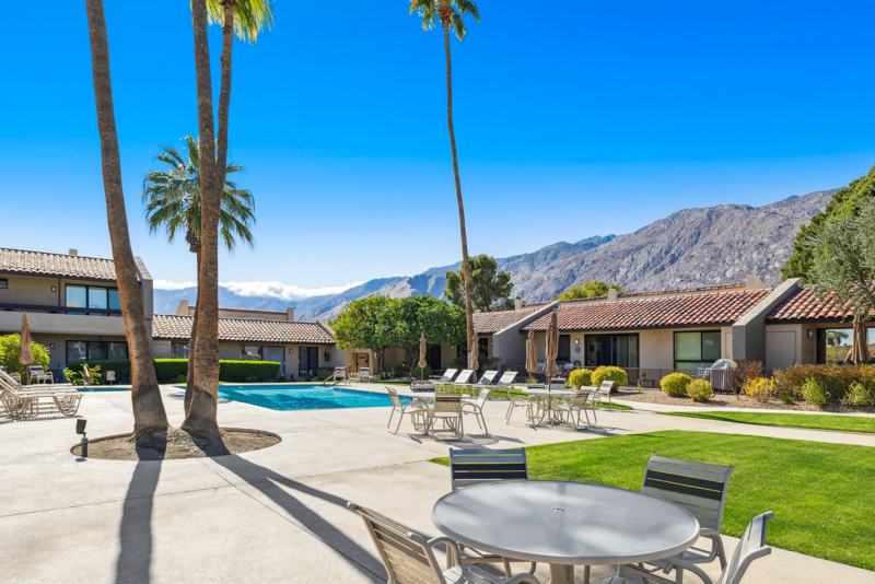 Courtyard seating area at the Palm Springs Midtown Oasis